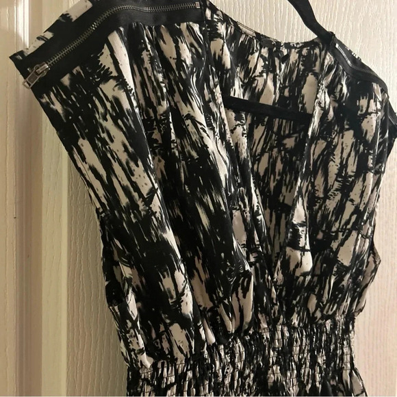 GUESS black and white abstract dress cinched waist with pockets zip shoulders - Picture 6 of 7
